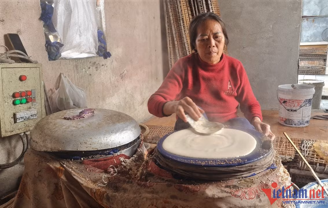 Tat bat den dem van khong du banh da ban Tet Nguyen dan-Hinh-4