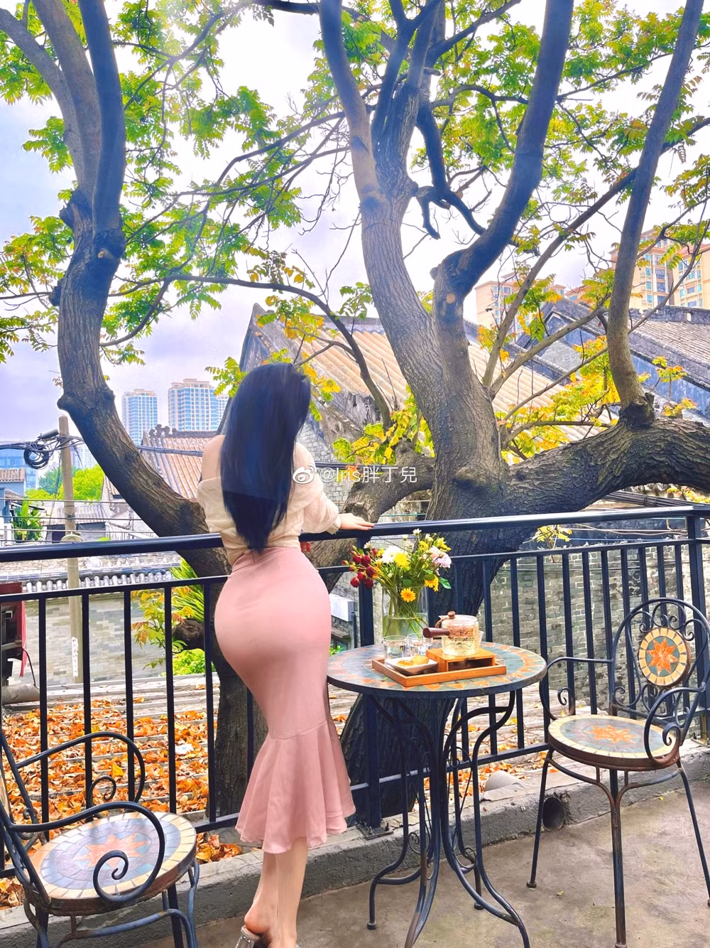 Nu sinh Quang Dong kheo mac chiec vay bodycon-Hinh-2
