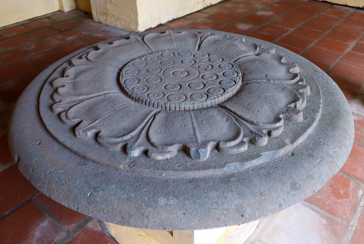 Những hiện vật như mâm cúng lễ vật được khai quật và trưng bày để du khách chiêm ngưỡng.