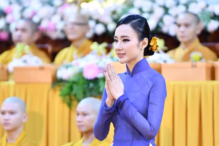 Sao Việt nổi tiếng từ thời còn ngồi trên ghế nhà trường - Hình 5 Sao Viet noi tieng tu thoi con ngoi tren ghe nha truong-Hinh-5