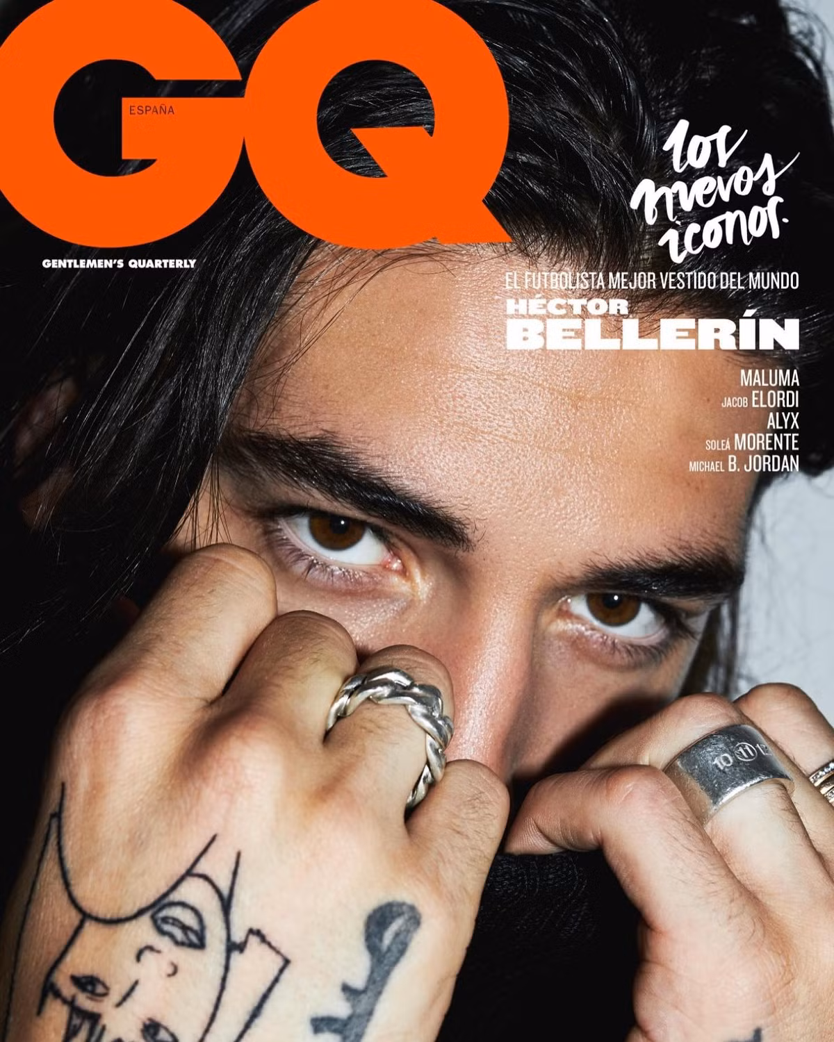 Cầu thủ người Tây Ban Nha Hector Bellerin không còn quá xa lạ với những bộ ảnh bìa hay buổi trình diễn thời trang. Phong cách của anh đa dạng, từ blokecore đến bộ đồ toàn màu hồng cho Louis Vuitton tại Tuần lễ thời trang Paris. Vì để ria mép, Bellerin được nhận xét giống một ca sĩ indie hơn là cầu thủ bóng đá. Ảnh: hectorbellerin.