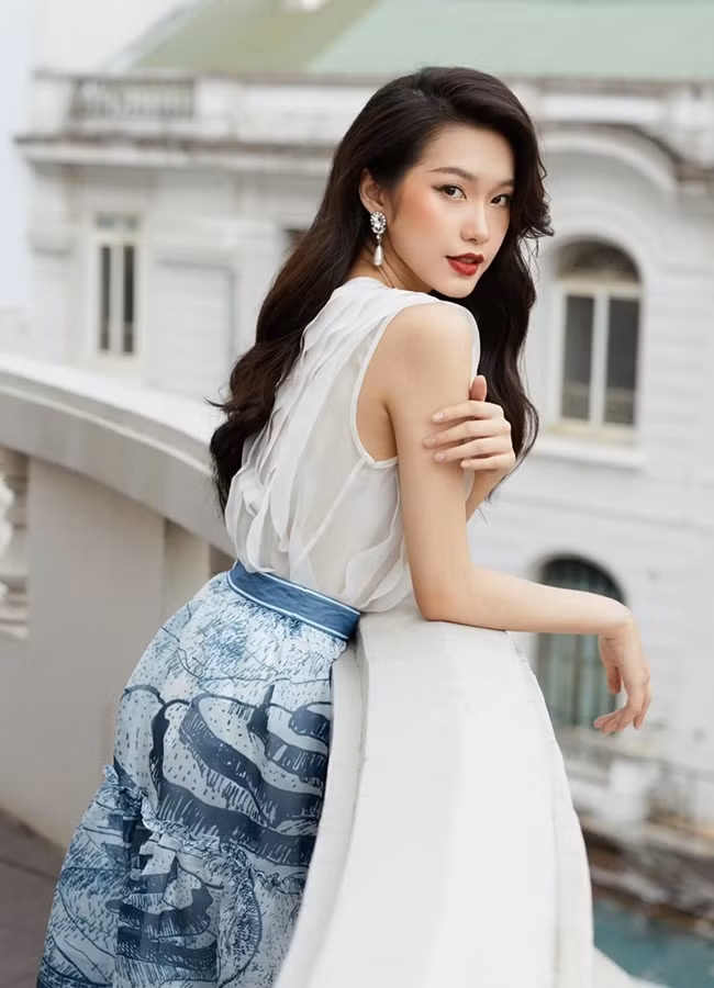 Hiện tại, dù chưa tốt nghiệp Đại học Luật nhưng Doãn Hải My đã sở hữu nguồn tài chính dư dả nhờ đắt show chụp hình quảng cáo, thời trang.
