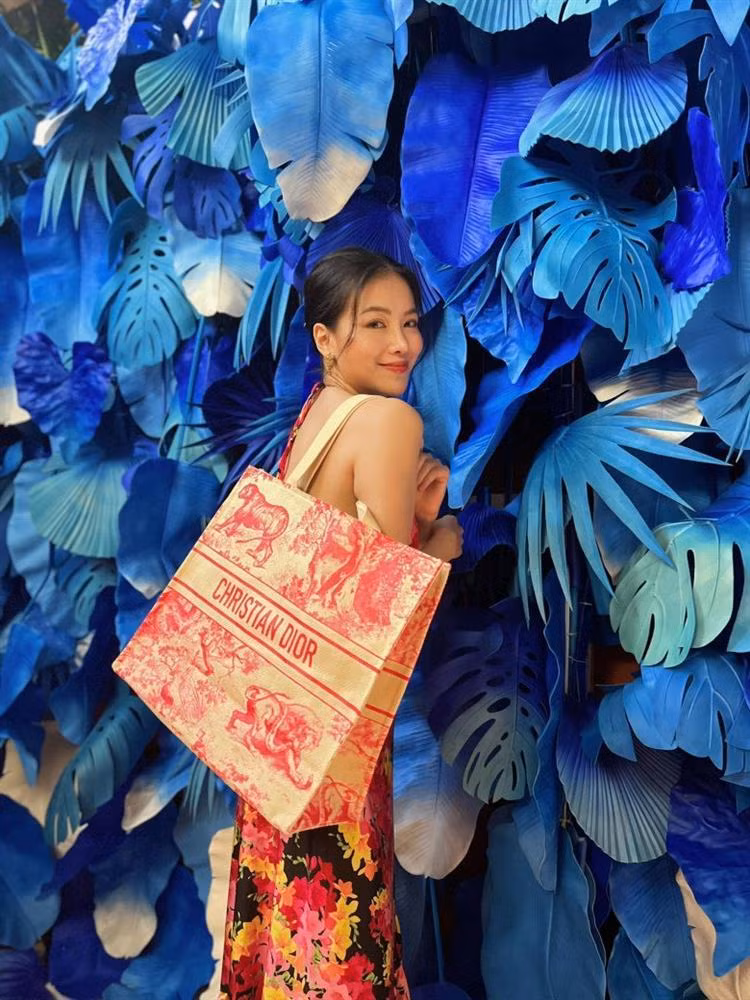 Hoa hau Phuong Khanh mac do bo nhu 'me bim'-Hinh-4