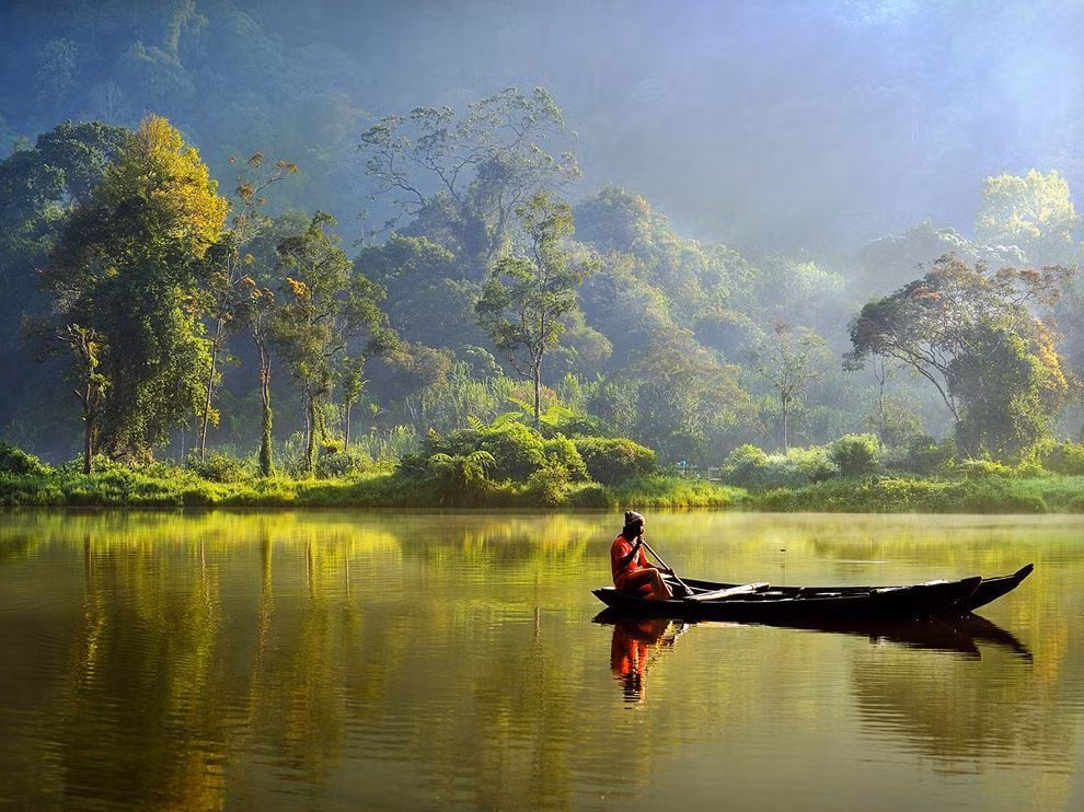 Ôn hòa như người già, đơn thuần như con trẻ, trong sáng như dòng nước, thong dong như đám mây, những người như vậy phúc khí hẳn vô lượng. Muốn làm một người có phúc, cần học được tinh thần của chữ "phúc", biết hài lòng với những gì đang có, hạnh phúc vì có cơm ăn áo mặc, có việc làm hàng ngày. Hãy để tâm hồn mình rộng lớn, bình hòa, vui vẻ tận hưởng trọn vẹn mỗi ngày trong đời để phúc khí luôn ở bên bạn. 