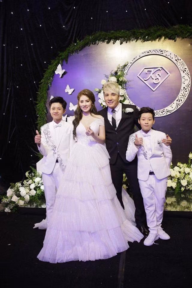 Mac Van Khoa, Lam Chan Khang, Cong Vinh co con roi moi cuoi-Hinh-5