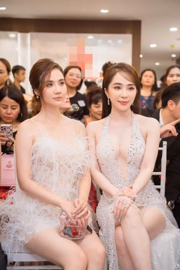 Quỳnh Nga "mặc như không", tình tứ dự sự kiện chung cùng Việt Anh - Hình 5 Quynh Nga