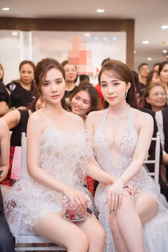 Quỳnh Nga "mặc như không", tình tứ dự sự kiện chung cùng Việt Anh - Hình 4 Quynh Nga