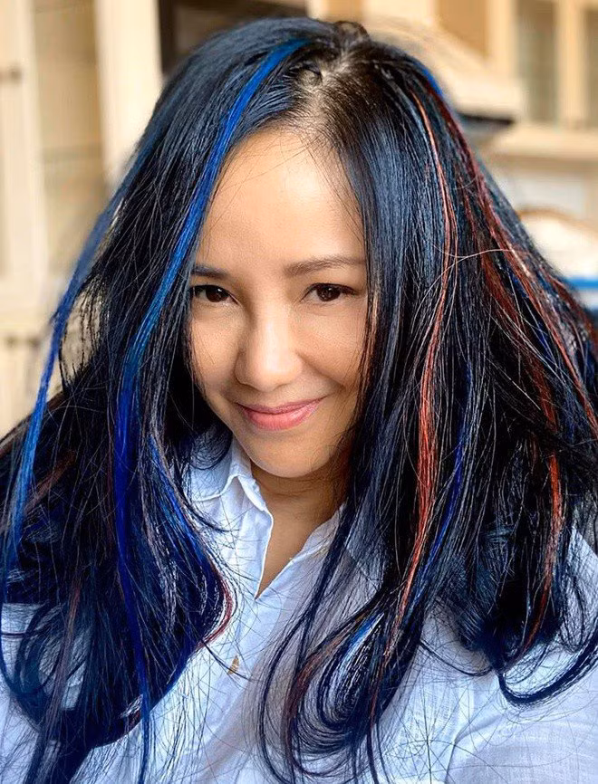 Diva Hồng Nhung để tóc đơn giản vẫn hack tuổi trẻ trung - Hình 4 Diva Hong Nhung de toc don gian van hack tuoi tre trung-Hinh-4