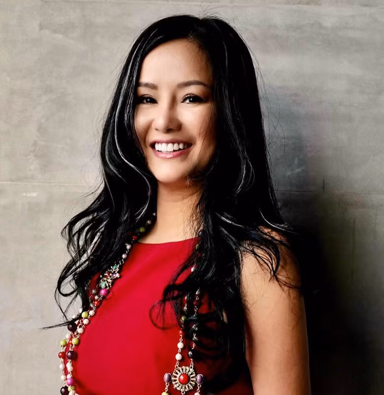 Diva Hồng Nhung để tóc đơn giản vẫn hack tuổi trẻ trung - Hình 2 Diva Hong Nhung de toc don gian van hack tuoi tre trung-Hinh-2