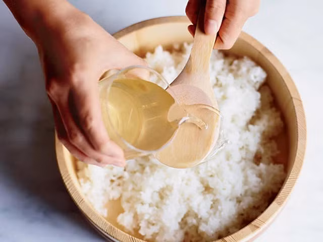Thả thêm thứ này vào nồi cơm đảm bảo ngon Tha them thu nay vao noi com dam bao ngon
