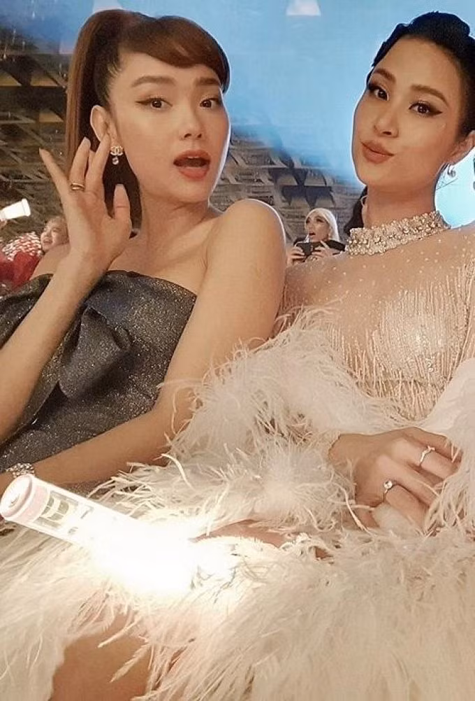 Đông Nhi và những lần đọ sắc cùng dàn mỹ nhân Việt - Hình 7 Dong Nhi va nhung lan do sac cung dan my nhan Viet-Hinh-7