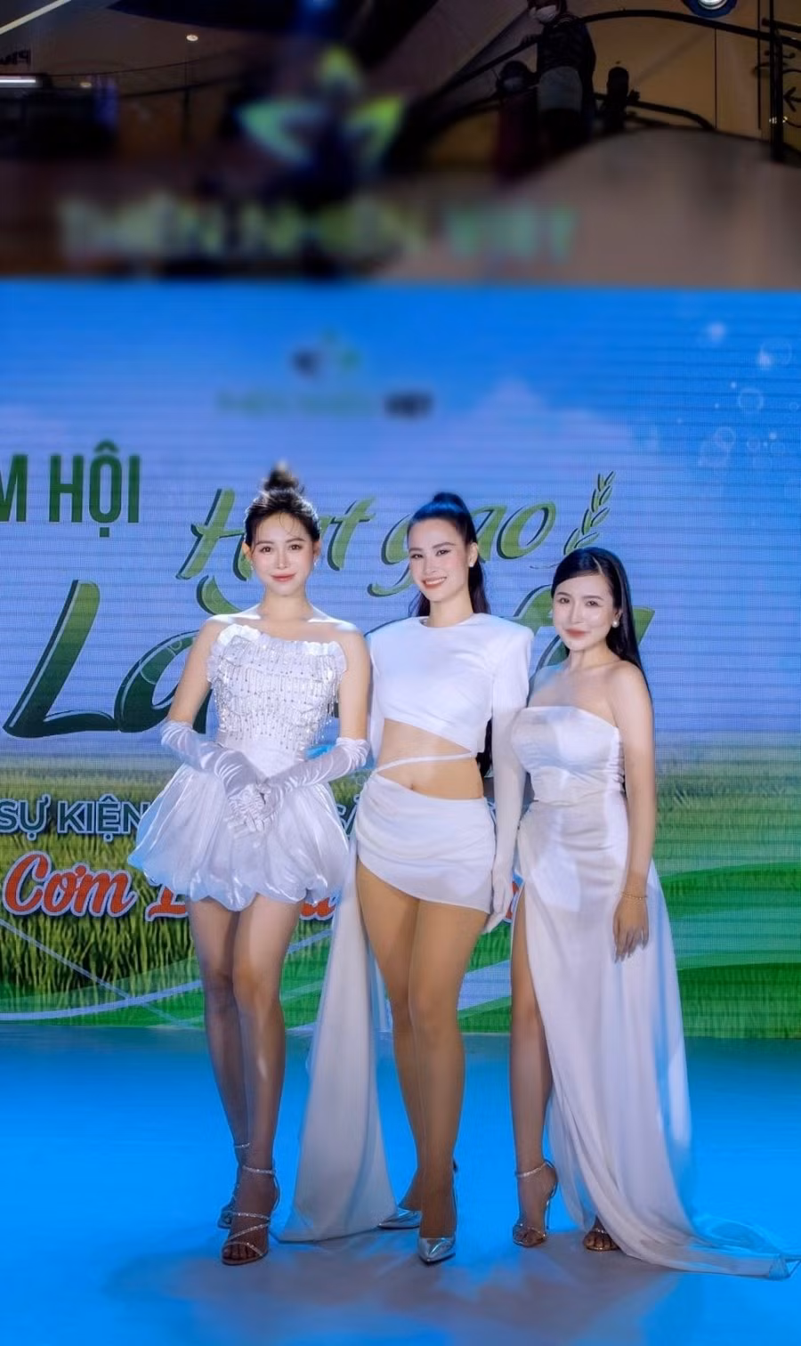 Đông Nhi và những lần đọ sắc cùng dàn mỹ nhân Việt - Hình 2 Dong Nhi va nhung lan do sac cung dan my nhan Viet-Hinh-2