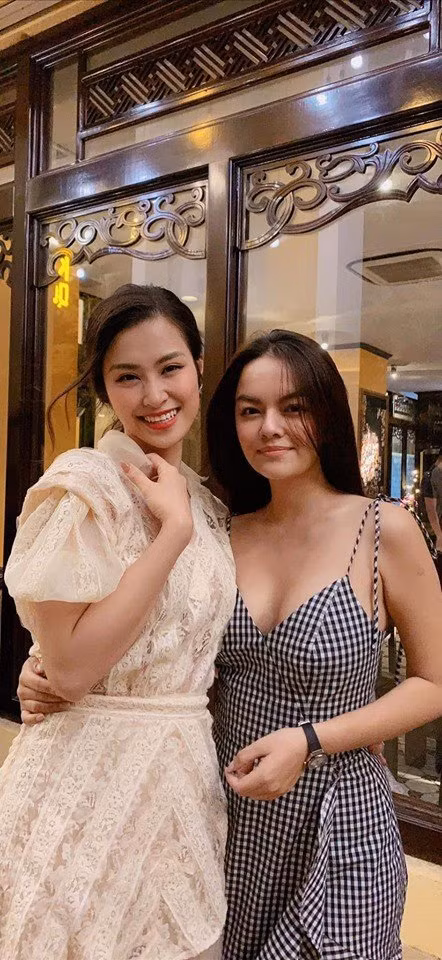 Đông Nhi và những lần đọ sắc cùng dàn mỹ nhân Việt - Hình 8 Dong Nhi va nhung lan do sac cung dan my nhan Viet-Hinh-8