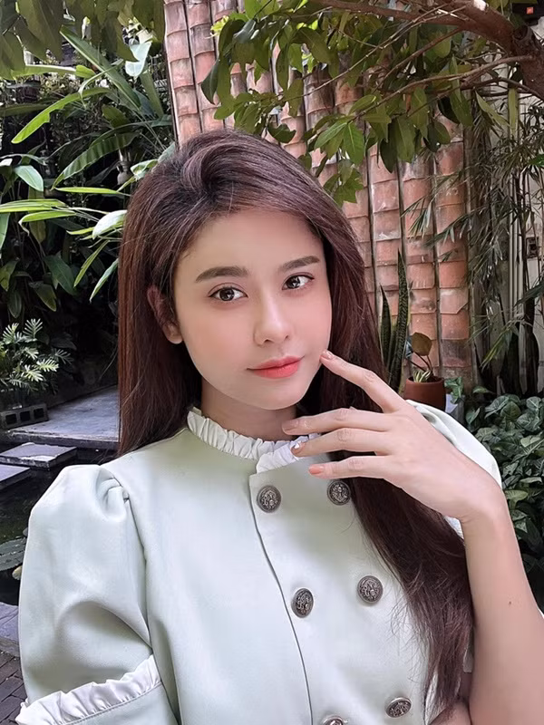 Vang bong 2 nam, cuoc song hien tai cua Truong Quynh Anh ra sao?