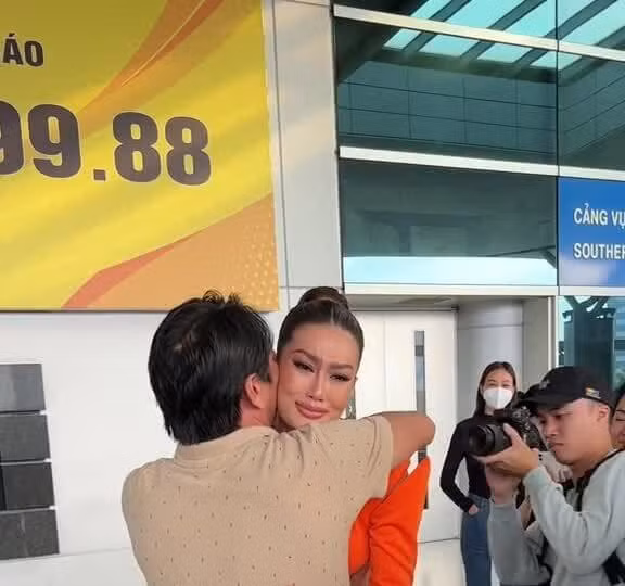 Những chuyện có 1-0-2 của Thiên Ân và các người đẹp thi nhan sắc - Hình 3 Nhung chuyen co 1-0-2 cua Thien An va cac nguoi dep thi nhan sac-Hinh-3