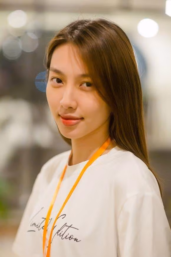 Thùy Tiên mặt mộc ra ngoài, đến người thân cũng nhận không ra - Hình 5 Thuy Tien mat moc ra ngoai, den nguoi than cung nhan khong ra-Hinh-5
