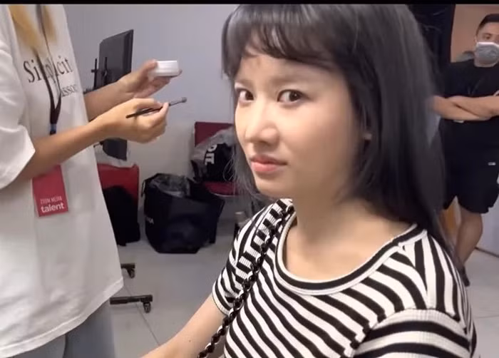 Hari Won dùng tiền làm việc này, Trấn Thành chỉ biết 'im lặng' Hari Won dung tien lam viec nay, Tran Thanh chi biet 'im lang'