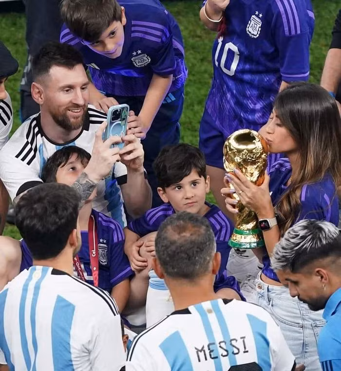 Ba xa Messi hoa ra hoc rat gioi, rieng cach day con khien ai cung ne