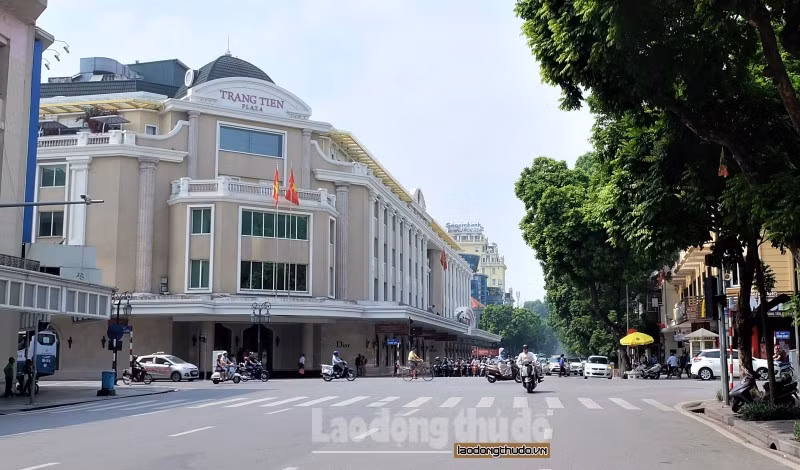 Góc Tràng Tiền - Phố Hàng Bài ngày nay đường phố rộng hơn