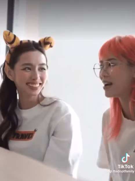 Thùy Tiên bị bóc mẽ "nết" ngủ, dân tình: "Hoa hậu nhưng lạ lắm" - Hình 5 Thuy Tien bi boc me
