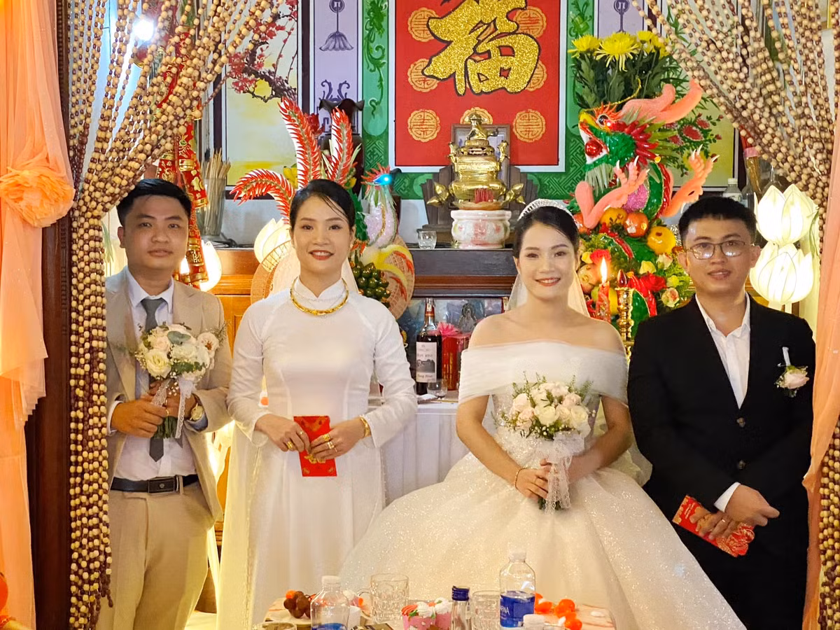 Chi em song sinh len 