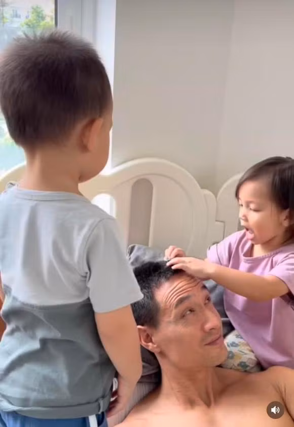 Vang Ha Ho, Kim Ly tro thanh tro choi cho cap song sinh-Hinh-7