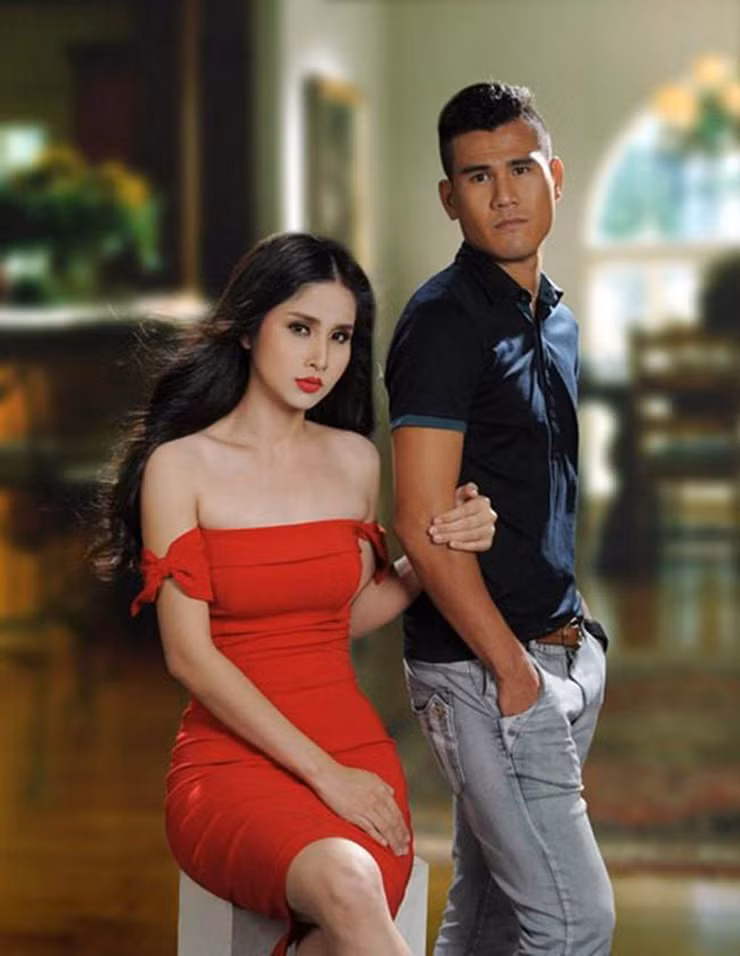 Năm 16 tuổi, cô quen biết và yêu cầu thủ Phan Thanh Bình. Năm 21 tuổi, người đẹp lên xe hoa, ở nhà làm công việc nội trợ, chăm sóc con gái nhỏ. Tuy nhiên, sau chục năm chung sống, cặp đôi ly hôn. Thảo Trang ra đi tay trắng và làm lại từ đầu khi bước sang tuổi 30.