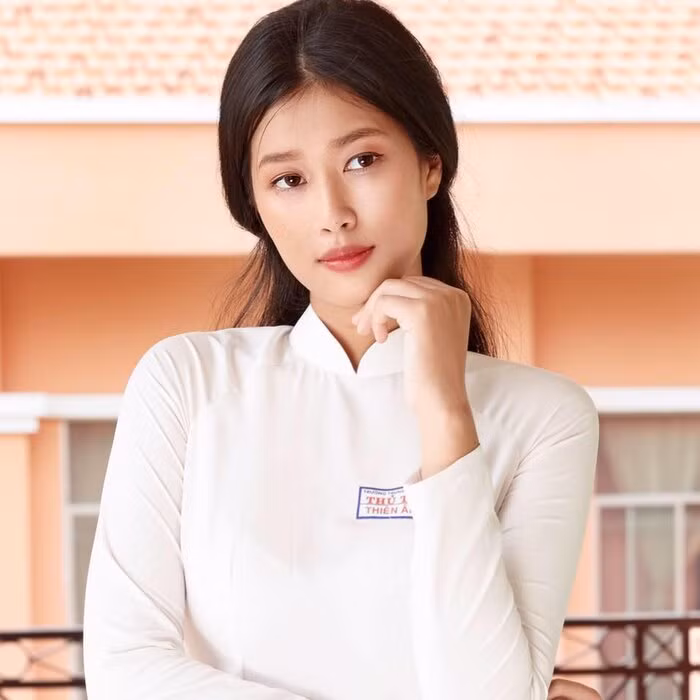 Tân Miss Grand Vietnam 2022 thời áo dài đến trường - Hình 7 Tan Miss Grand Vietnam 2022 thoi ao dai den truong-Hinh-7