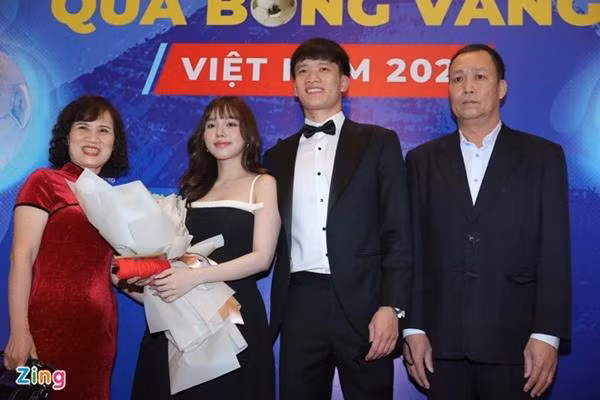 Van Lam, Dinh Trong va nhung cau thu Viet co moi tinh chi em-Hinh-5