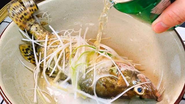 Hấp cá, cho 3 thứ này, đảm bảo ngọt thịt lại không tanh - Hình 4 Hap ca, cho 3 thu nay, dam bao ngot thit lai khong tanh-Hinh-4