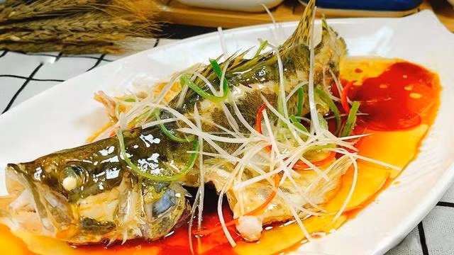 Hấp cá, cho 3 thứ này, đảm bảo ngọt thịt lại không tanh Hap ca, cho 3 thu nay, dam bao ngot thit lai khong tanh