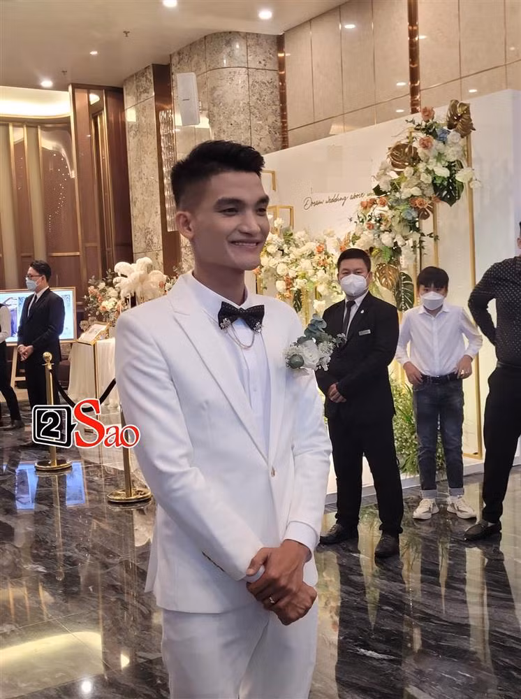 Hoai Linh bi vay kin khi xuat hien tai dam cuoi Mac Van Khoa