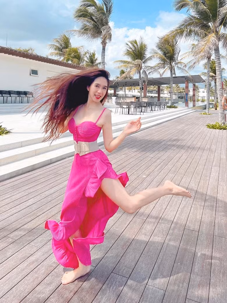 Bà xã Lý Hải có loạt phụ kiện đi biển chị em thích mê - Hình 9 Ba xa Ly Hai co loat phu kien di bien chi em thich me-Hinh-9
