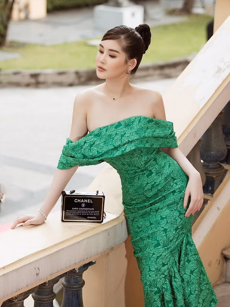 Thiết kế hình hộp khoảng 7.000 USD (hơn 166 triệu đồng) từng theo cô tới nhiều sự kiện.