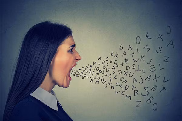 Gieo khẩu nghiệp ác ngữ. Nói chuyện thì nhất định phải chọn lời hay ý đẹp, nói những lời tốt đẹp mới mong có phúc báo. Người thường xuyên nói ra những lời ác độc, nạt nộ, coi khinh người khác là đang tự làm tổn hao âm đức của chính mình. Người xưa cho rằng, nói những điều xấu về người khác là làm tổn thương đến hòa khí giữa trời, đất và người, chiêu mời tai họa giáng xuống. Không tin vào nhân quả