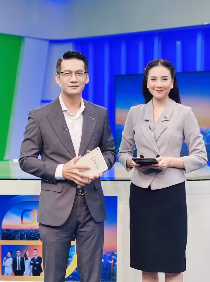Chan dung nu MC vong eo 56, 300 ngay di lam khong mac trung do-Hinh-13