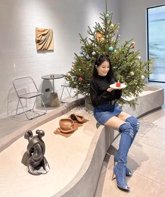 Ba xa Quyen Linh tung loat anh moi cua 2 ai nu-Hinh-3