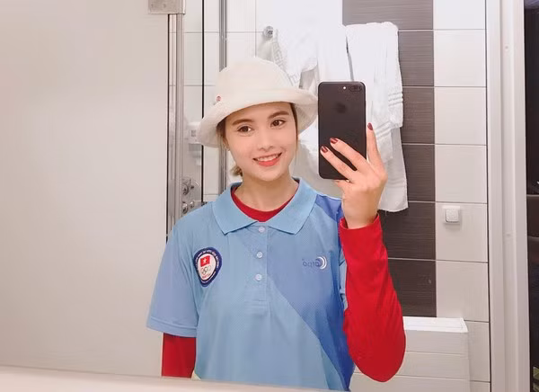VĐV bắn cung Đỗ Thị Ánh Nguyệt cũng gây chú ý với vẻ ngoài xinh xắn cùng nụ cười rạng rỡ.