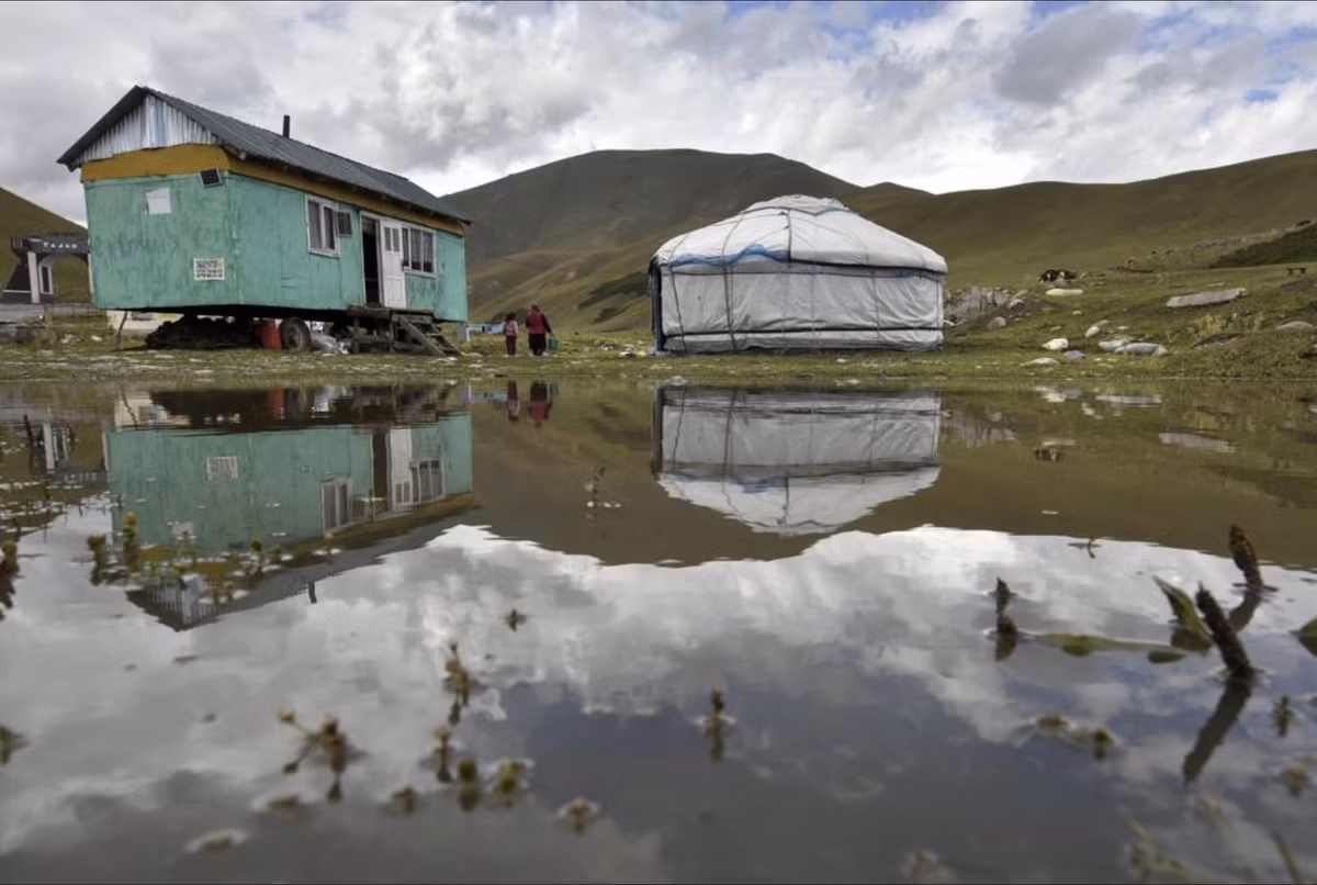 Kyrgyzstan trong mua len men sua ngua-Hinh-13