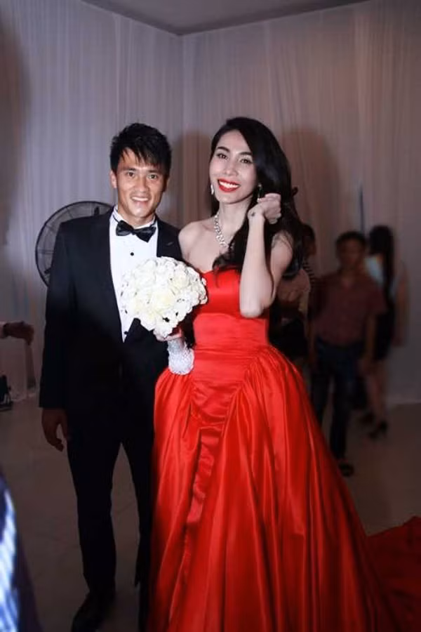 Sao Việt chơi lớn chọn mẫu váy cưới màu nổi cho ngày trọng đại - Hình 5 Sao Viet choi lon chon mau vay cuoi mau noi cho ngay trong dai-Hinh-5