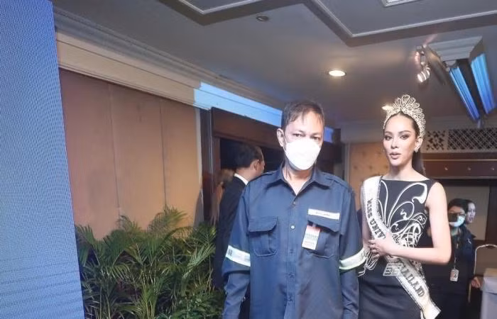Cha de tan hoa hau Thai la cong nhan don rac, dep nhu tai tu-Hinh-4