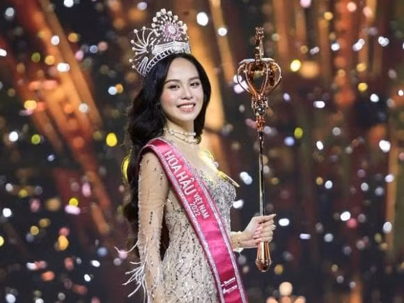 Lo dien em gai Hoa hau Thanh Thuy, ke con nguoi that cua chi