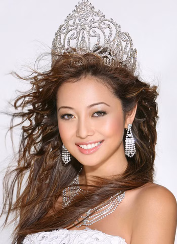 Nhan sắc của Jennifer Phạm sau gần 2 thập kỉ đăng quang Nhan sac cua Jennifer Pham sau gan 2 thap ki dang quang