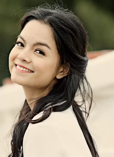 My nhan Viet tu mat tron bau binh ngay cang Vline-Hinh-14