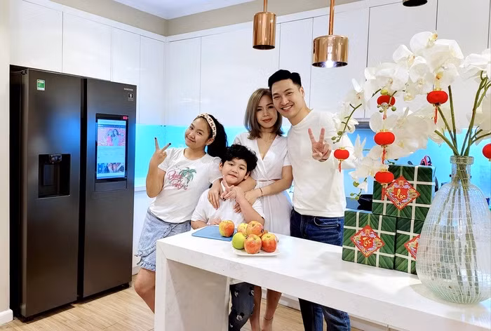 Chuyện tình của Mạnh Trường và bà xã kín tiếng - Hình 3 Chuyen tinh cua Manh Truong va ba xa kin tieng-Hinh-3