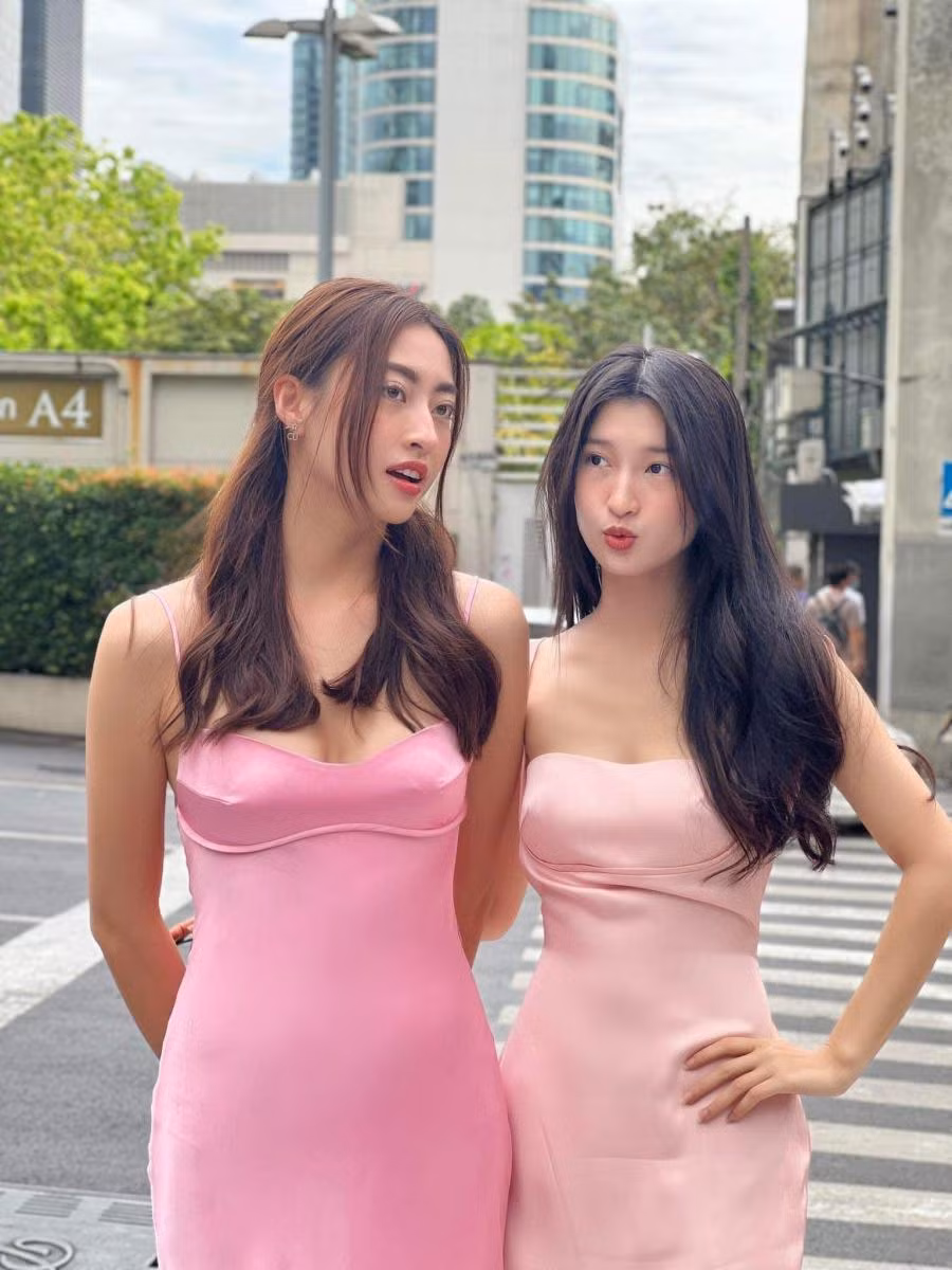 Hot girl tap hoa mac vay lua dinh nguoi, nuot na phat me-Hinh-4