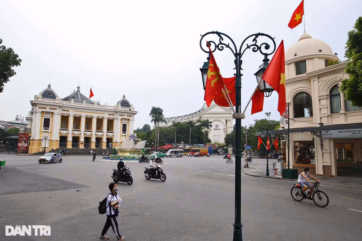 Tan huong ky nghi, nguoi dan thanh thoi dap xe dao khap Ha Noi-Hinh-13
