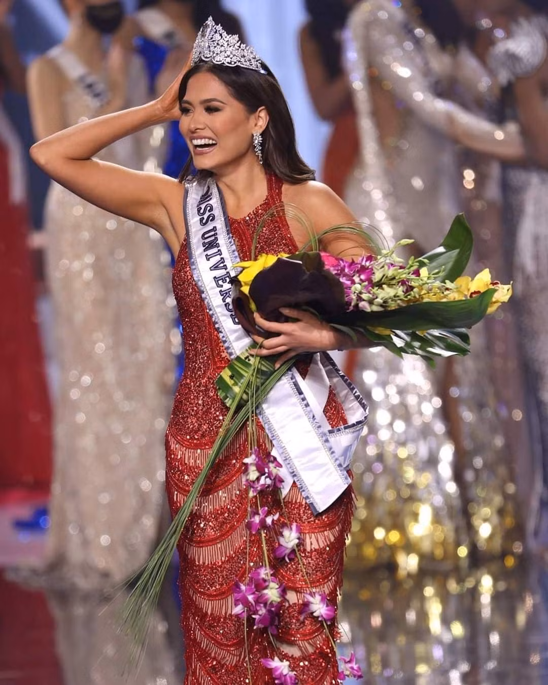 Hoa hậu Hoàn vũ 2020 là người đẹp Mexico - Andrea Meza. Vào thời điểm tham gia cuộc thi, Andrea Meza được nhiều chuyên trang nhan sắc xếp hạng hạt giống số một cho vương miện. Meza gây ấn tượng với phát biểu về chủ đề xu hướng thay đổi tiêu chuẩn sắc đẹp.