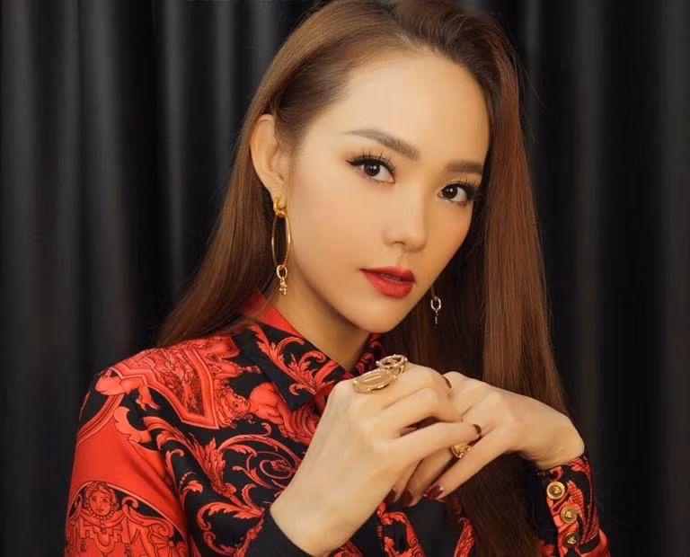 Duoc tham my vien khen mui dep, Minh Hang ra 