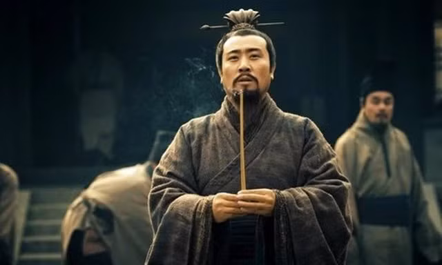 Vì sao Lưu Bị nhận là hậu duệ của Hán thất nhưng không nhắc Lưu Bang? Vi sao Luu Bi nhan la hau due cua Han that nhung khong nhac Luu Bang?